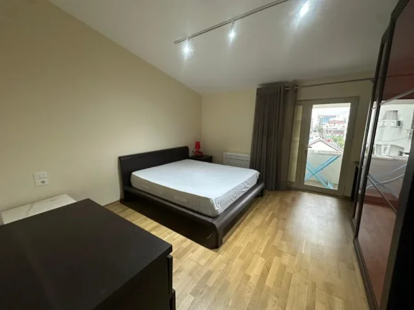Tirane, jepet me qera apartament 2+1+Ballkon Kati 3, 85 m² 622 € (Rruga Prenke Jakova)
