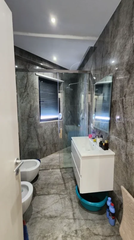 Tirane, shitet apartament 2+1 Kati 3, 117 m² 335.000 € (Rruga e Durresit)