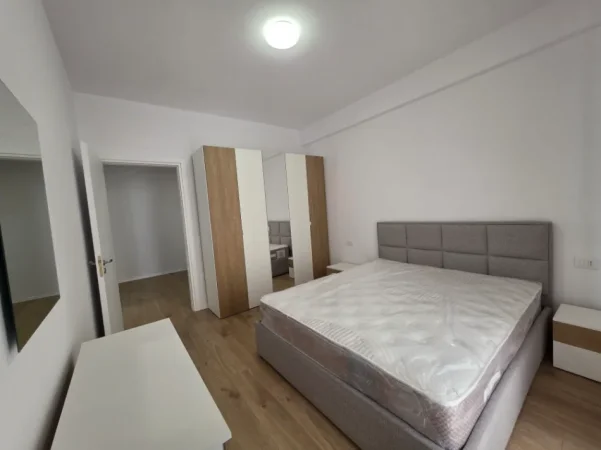Tirane, jepet me qera apartament 1+1+Ballkon Kati 3, 78 m² 470 € (sokrat miho)