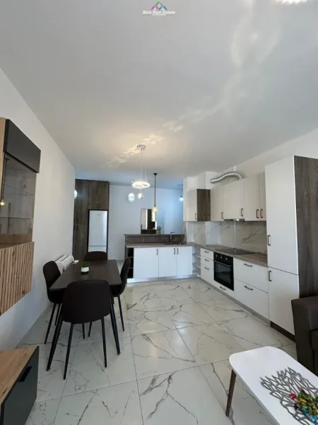 Tirane, jepet me qera apartament 2+1 Kati 8, 90 m² 575 € (Kompleksi Univers City, prane QTU)