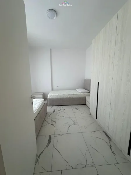 Tirane, jepet me qera apartament 2+1 Kati 8, 90 m² 575 € (Kompleksi Univers City, prane QTU)