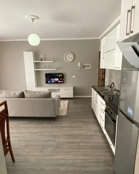 Tirane, jepet me qera apartament 1+1 , 92 m² 45.000 € (KOMPLEKSI BERMOND)