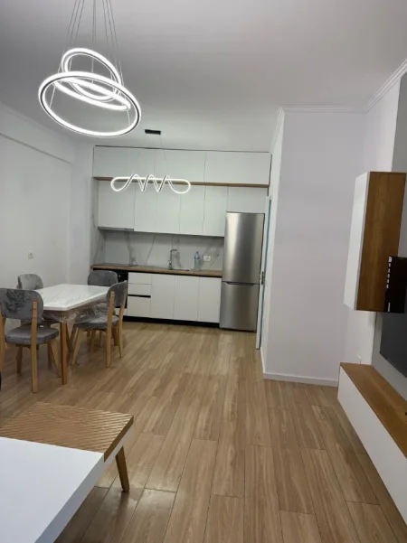 Tirane, shitet apartament 1+1 Kati 5, (astir)