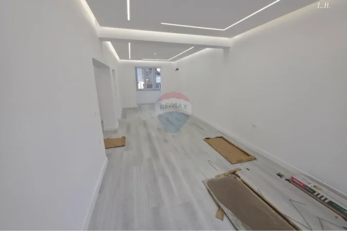 Tirane, jepet me qera apartament , 90 m² 1.300 € (barrikadat)