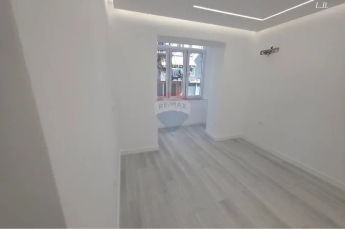 Tirane, jepet me qera apartament , 90 m² 1.300 € (barrikadat)