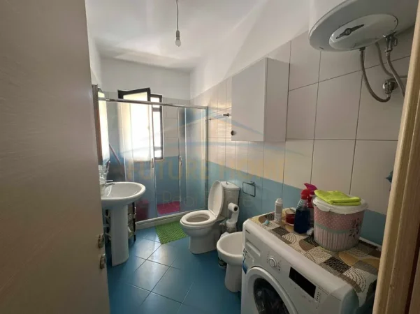 Tirane, jepet me qera apartament 2+1+Ballkon Kati 8, 90 m² 450 € (Misto mame)