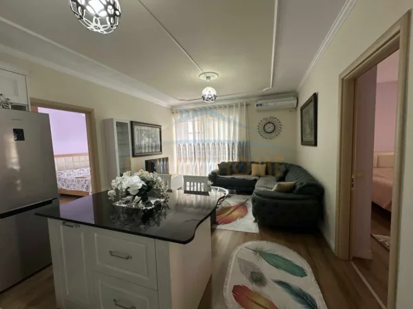 Tirane, jepet me qera apartament 2+1+Ballkon Kati 8, 90 m² 450 € (Misto mame)