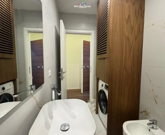 Tirane, jepet me qera apartament 2+1 Kati 4, 70 m² 900 € (XHAMLLIKU)