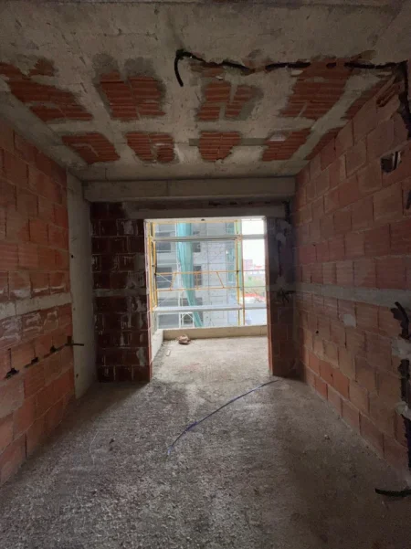 Tirane, shitet apartament 1+1+Ballkon Kati 2, 70 m² 118.300 € (Ish fusha e Aviacionit)