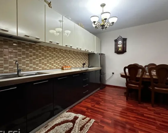 Tirane, jepet me qera apartament 2+1 Kati 5, 100 m² 700 € (MINE PEZA)