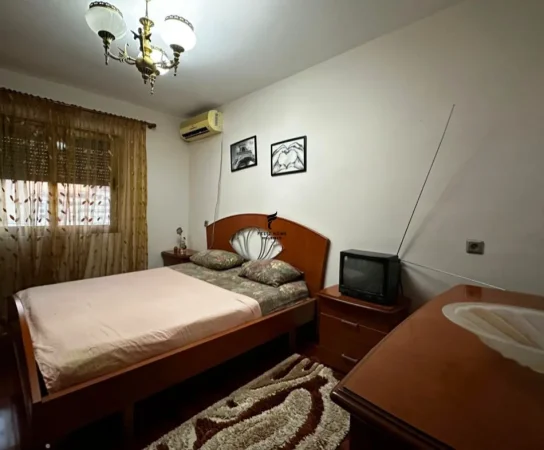 Tirane, jepet me qera apartament 2+1 Kati 5, 100 m² 700 € (MINE PEZA)