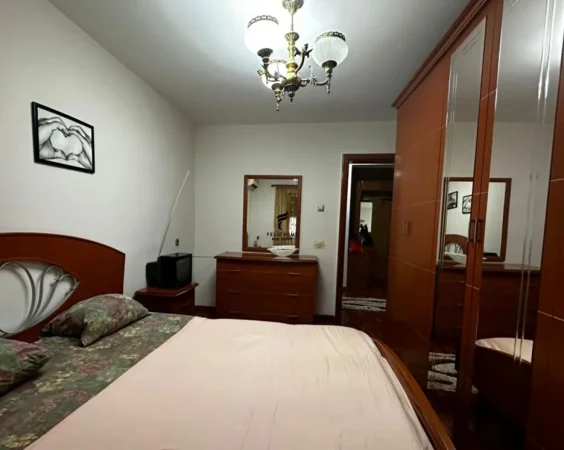 Tirane, jepet me qera apartament 2+1 Kati 5, 100 m² 700 € (MINE PEZA)