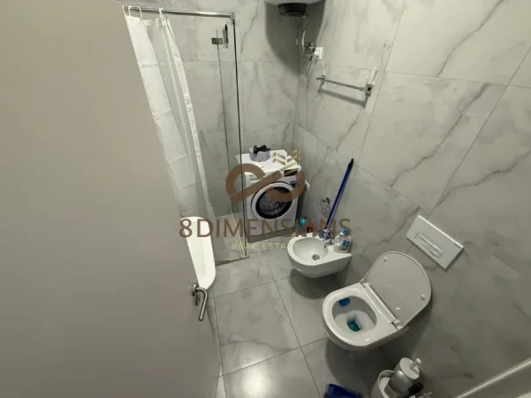 Tirane, jepet me qera apartament 1+1+Ballkon Kati 1, 40 m² 400 € (ali demi)