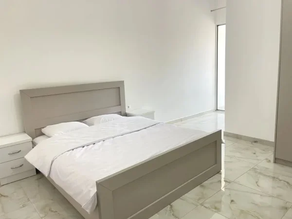 Tirane, jepet me qera apartament 2+1 Kati 1, 80 m² 550 € (ASTIR)