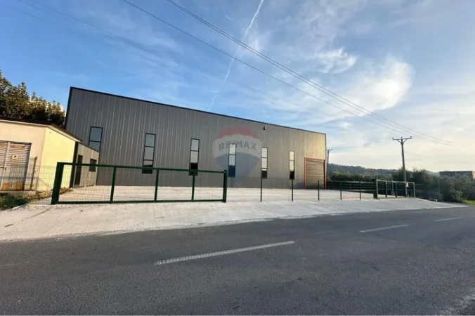 Tirane, jepet me qera magazine , 1.000 m² 200.000 € (Vore)