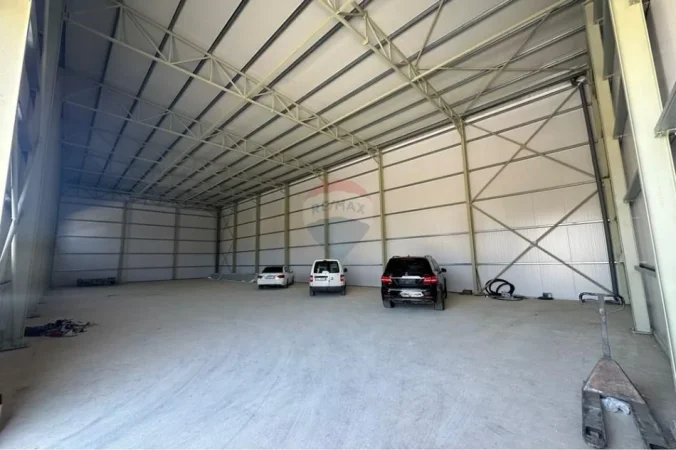 Tirane, jepet me qera magazine , 1.000 m² 200.000 € (Vore)