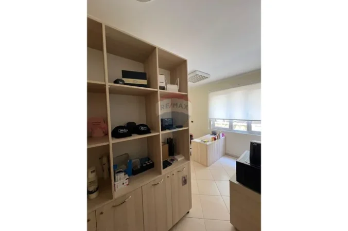 Jepet me qera zyre Kati 2, 82 m² 750 €