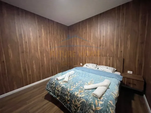 Tirane, jepet me qera apartament 2+1+Ballkon Kati 0, 90 m² 885 € (Kopshti zoologjik)