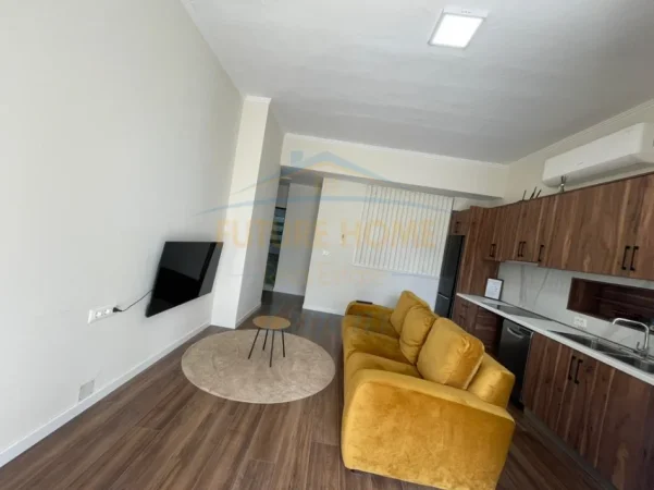 Tirane, jepet me qera apartament 2+1+Ballkon Kati 0, 90 m² 885 € (Kopshti zoologjik)
