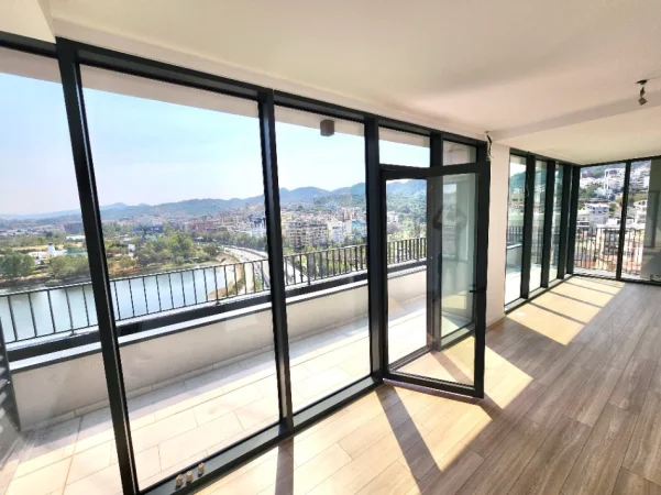 Me Qera: Zyre (135 m2)📍Lake View - Liqeni Tiranës || 3+1+2wc & GARAZH + Verandë Gjigande ((1,700€/muaj))