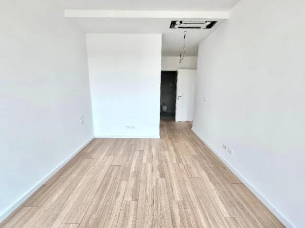 Me Qera: Zyre (135 m2)📍Lake View - Liqeni Tiranës || 3+1+2wc & GARAZH + Verandë Gjigande ((1,700€/muaj))