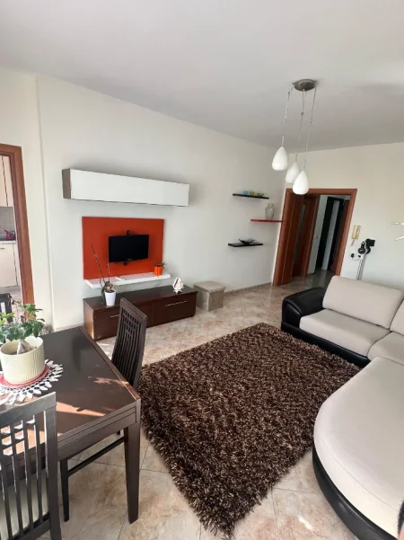 Durres, jepet me qera 1+1 Kati 8, 400 € (Lagjia nr 6)