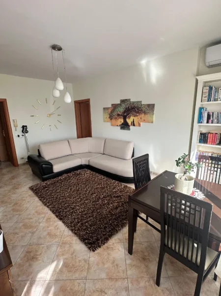 Durres, jepet me qera 1+1 Kati 8, 400 € (Lagjia nr 6)