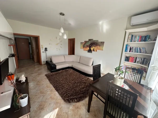 Durres, jepet me qera 1+1 Kati 8, 400 € (Lagjia nr 6)