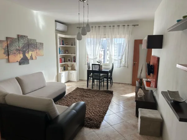 Durres, jepet me qera 1+1 Kati 8, 400 € (Lagjia nr 6)