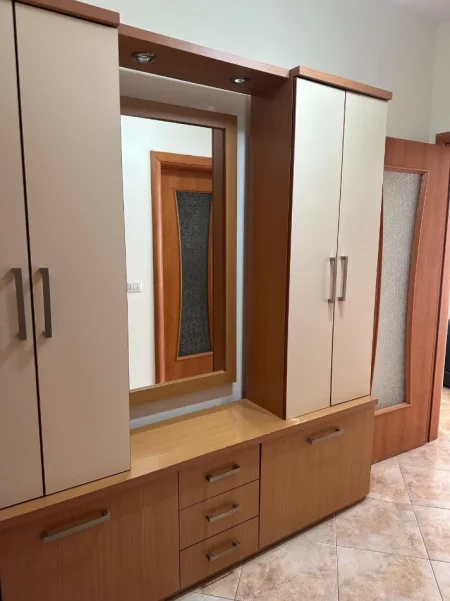 Durres, jepet me qera 1+1 Kati 8, 400 € (Lagjia nr 6)