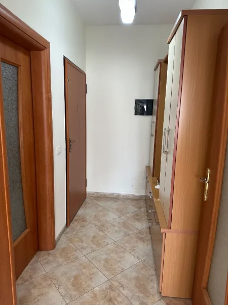 Durres, jepet me qera 1+1 Kati 8, 400 € (Lagjia nr 6)