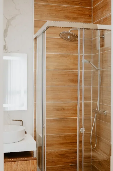 Tirane, jepet me qera apartament 2+1 Kati 4, 900 € 