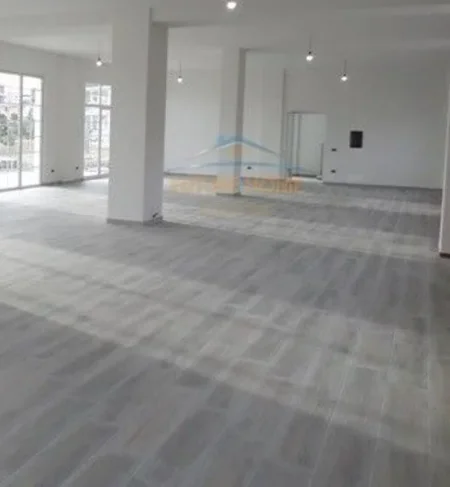 Tirane, jepet me qera ambjent biznesi Kati 0, 2.000 m² 2.000 € (Paskuqan)