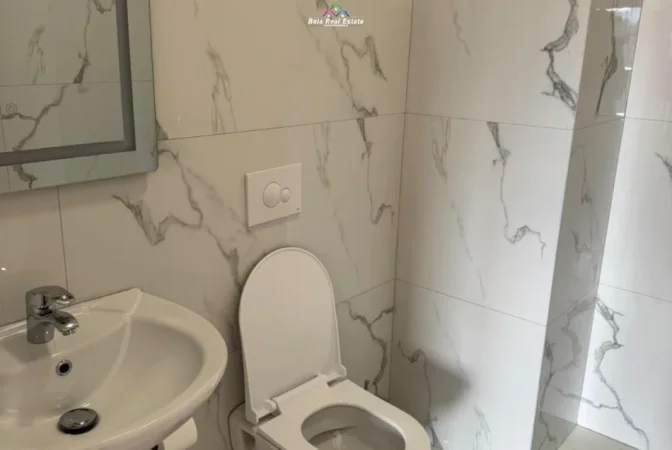 Tirane, jepet me qera apartament 2+1 Kati 8, 100 m² 750 € (XHAMLLIKU)