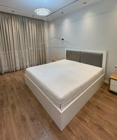 Tirane, jepet me qera Vile Kati 0, 250 m² 900 € (Fresku)