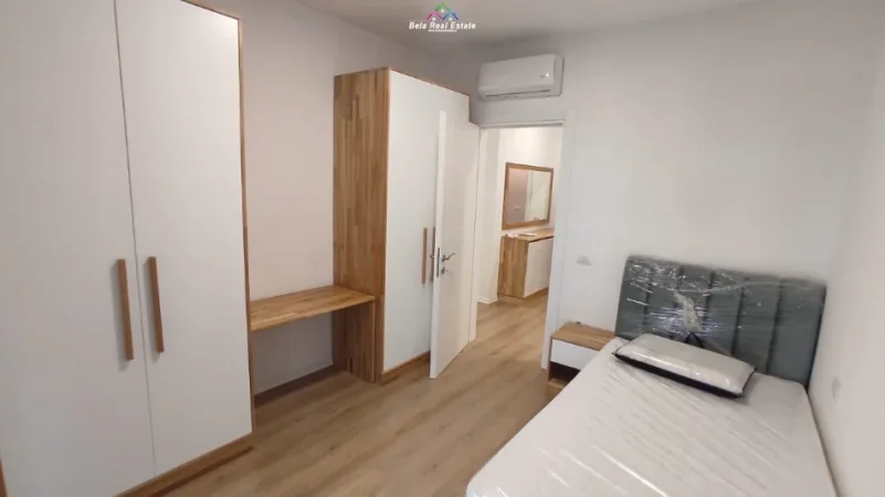 Tirane, jepet me qera apartament 2+1 Kati 6, 100 m² 1.000 € (porcelan)