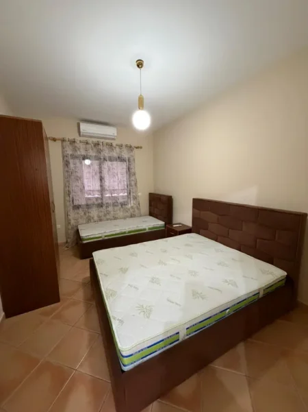 Tirane, jepet me qera apartament 2+1 Kati 5, 100 m² 900 € (Qender)