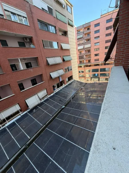 Tirane, jepet me qera apartament 2+1 Kati 5, 100 m² 900 € (Qender)