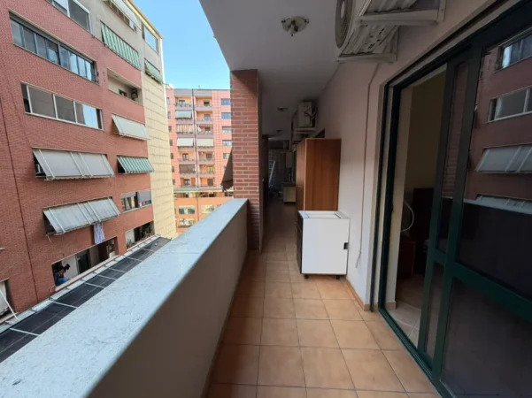 Tirane, jepet me qera apartament 2+1 Kati 5, 100 m² 900 € (Qender)