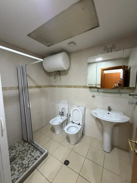 Tirane, jepet me qera apartament 2+1 Kati 5, 100 m² 900 € (Qender)