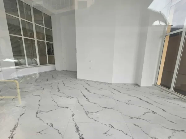 Tirane, jepet me qera dyqan Kati 0, 50 m² 800 € (Rruga Fadil Rada)