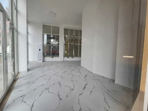 Tirane, jepet me qera dyqan Kati 0, 50 m² 800 € (Rruga Fadil Rada)