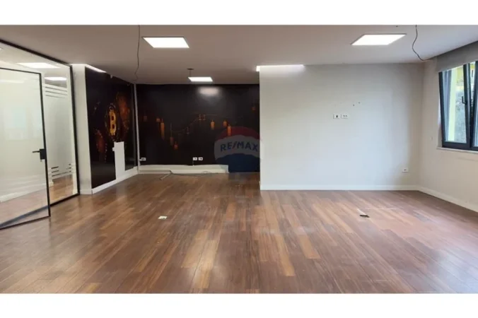 Tirane, jepet me qera ambjent biznesi , 140 m² 2.000 € (shallvaret)