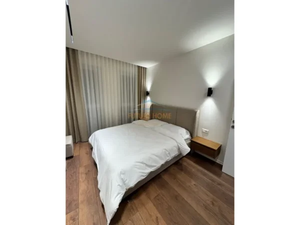 Tirane, jepet me qera apartament 2+1+Ballkon Kati 4, 80 m² 900 € (Oxhaku)