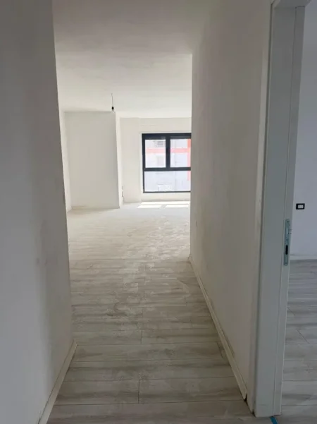 Tirane, jepet me qera zyre Kati 2, 126 m² 800 € (bulevardi i ri)