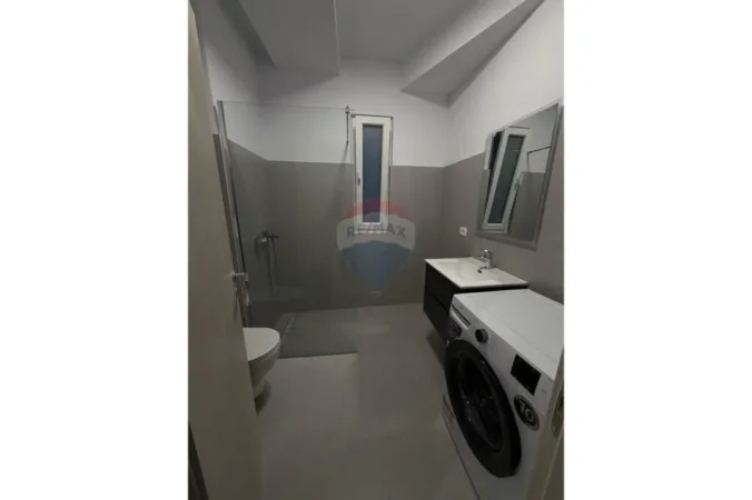 Tirane, jepet me qera apartament 1+1 Kati 3, 50 m² 500 € (astir)