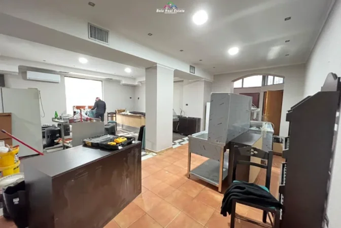 Tirane, jepet me qera bar-resorant Kati 0, 100 m² 2.090 € (prane Lulishte Cajupit)