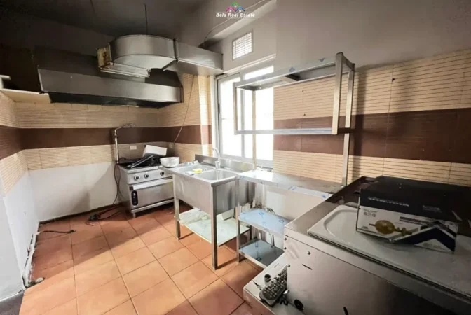 Tirane, jepet me qera ambjent biznesi Kati 0, 100 m² 2.090 € (ish ekspozita)