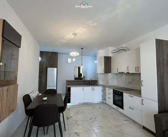 Tirane, jepet me qera apartament 2+1 Kati 8, 90 m² 575 € (Rruga Bashkim Shkurti)
