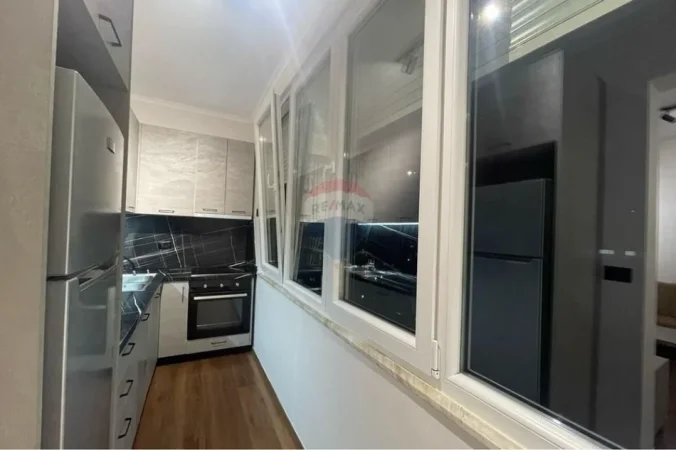 Tirane, jepet me qera apartament 1+1 Kati 2, 500 € (zogu i zi)